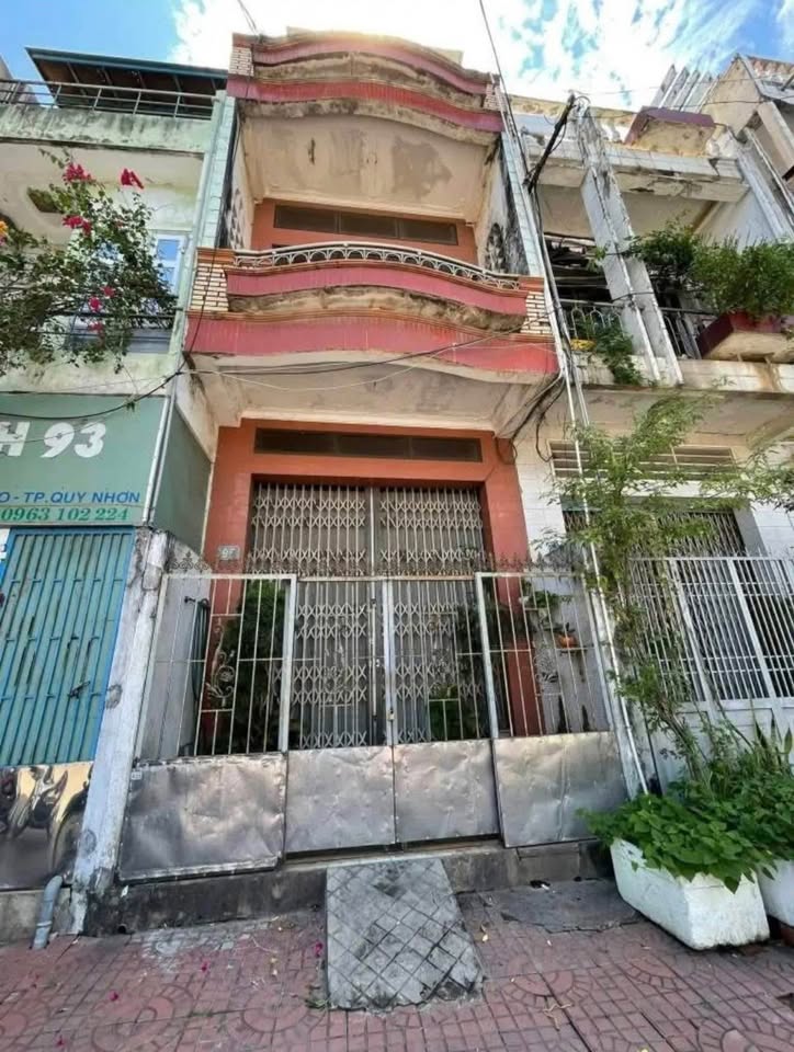 Bước chân vào trung tâm biển Quy Nhơn, nơi giao thoa của sự sầm uất và vẻ đẹp biển cả