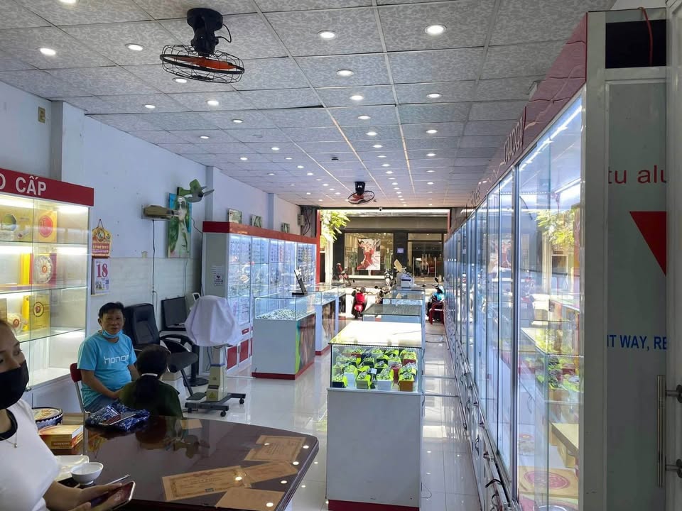 Siêu phẩm nhà 4 tầng mặt tiền Trần Hưng Đạo chỉ 13 tỷ