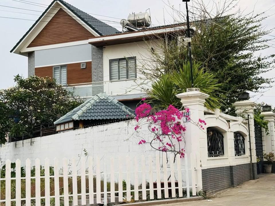 Bán nhà vườn Long Hải 720m2, 7 phòng ngủ, sân vườn thoáng mát, giá tốt
