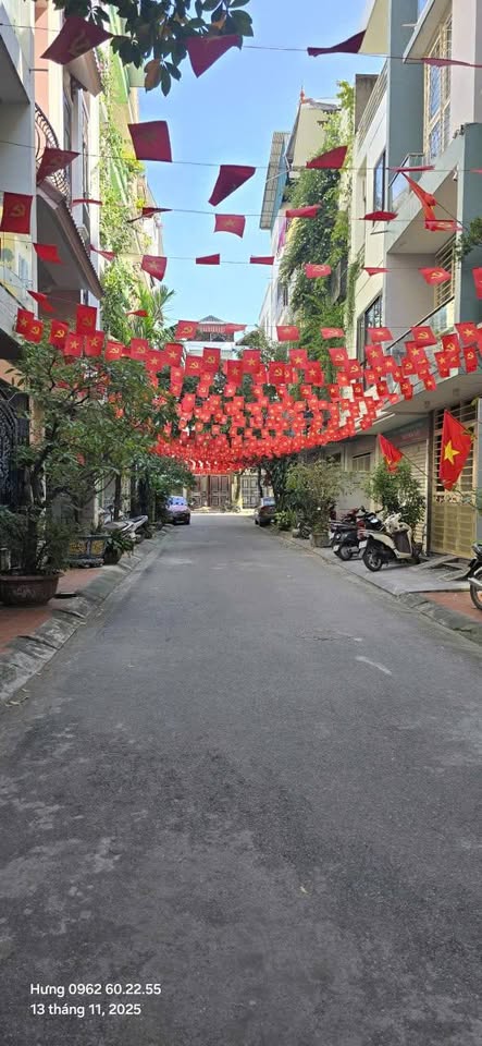 Bán nhà liền kề 4 tầng, 4 phòng ngủ tại khu đô thị Văn Quán, Hà Đông, mặt tiền 4,6m, kinh doanh tốt