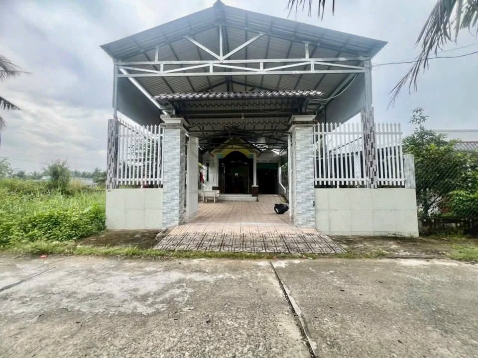 Nhà Bến Tre 235m2, 1.7 tỷ, gần chợ trường học