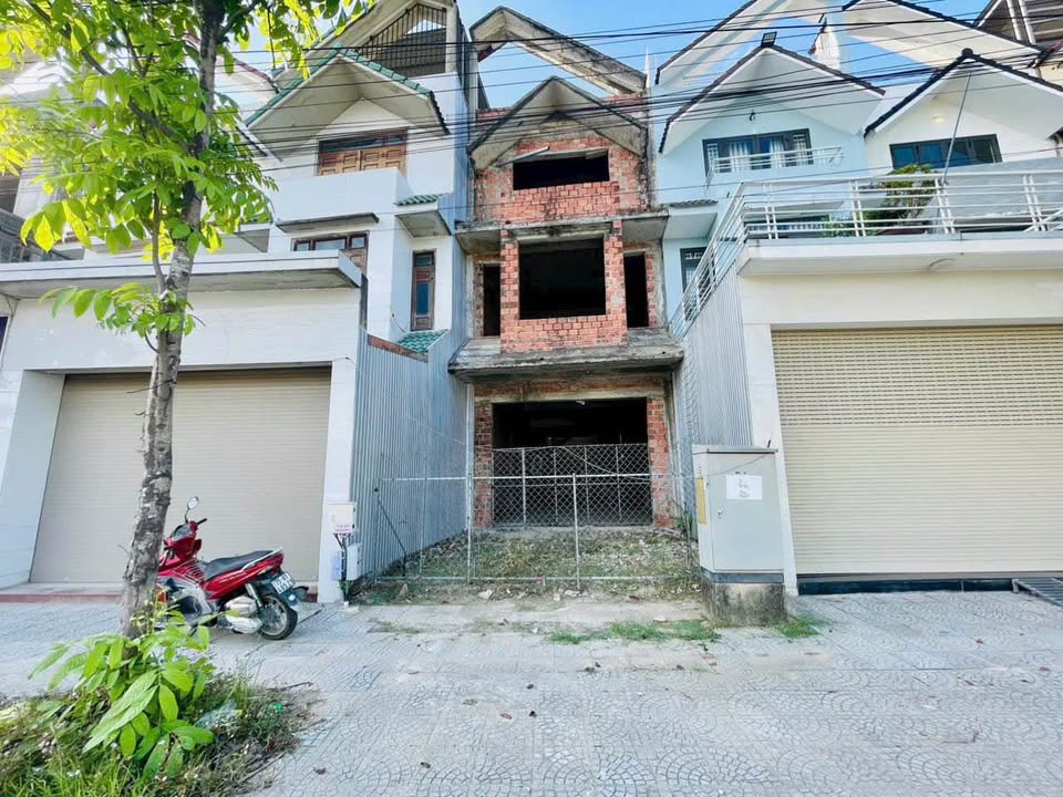 Nhà 4 tầng Phú Mỹ Thượng, kinh doanh sầm uất, giá hời như đất