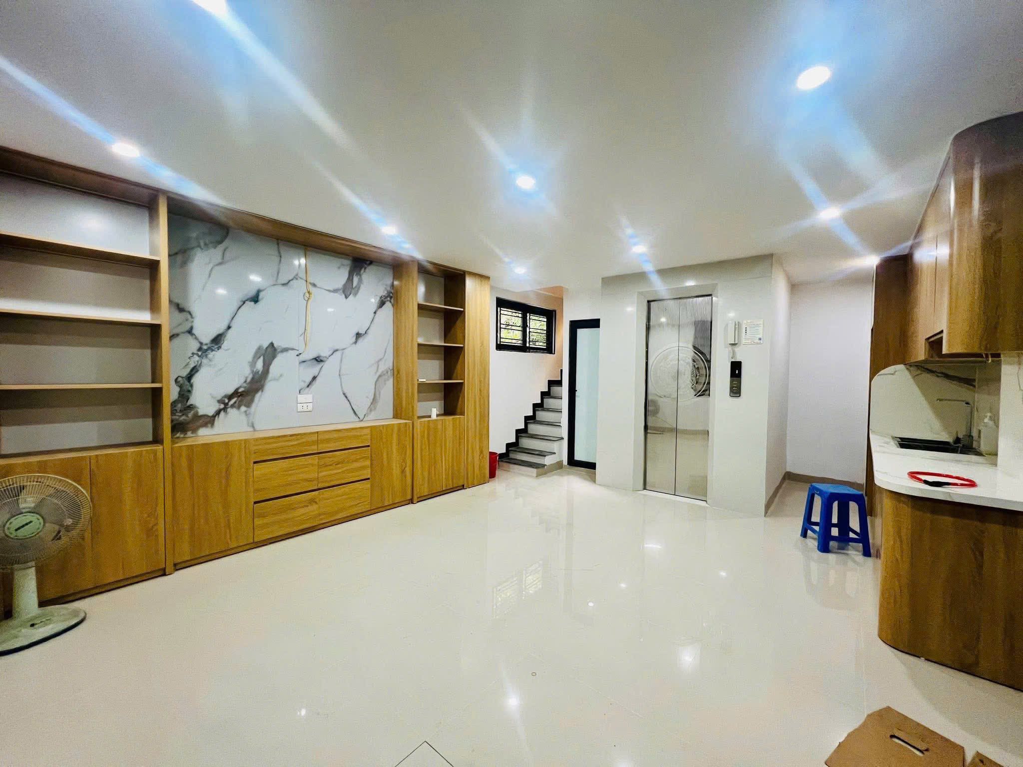 Nhà 6 tầng thang máy Đống Đa, full nội thất,