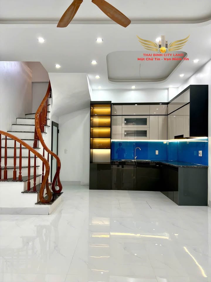 Nhà 4 tầng hướng Đông Nam siêu mát, ô tô đỗ gần