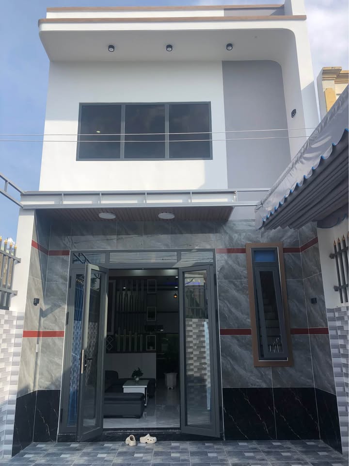 Nhà gác lửng sổ riêng thổ cư, sân đậu xe 7 chỗ tại Trảng Dài