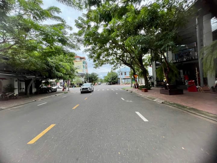 Biệt thự trung tâm Phan Thiết, 270m2, đường 19m, sắm ngay kẻo lỡ