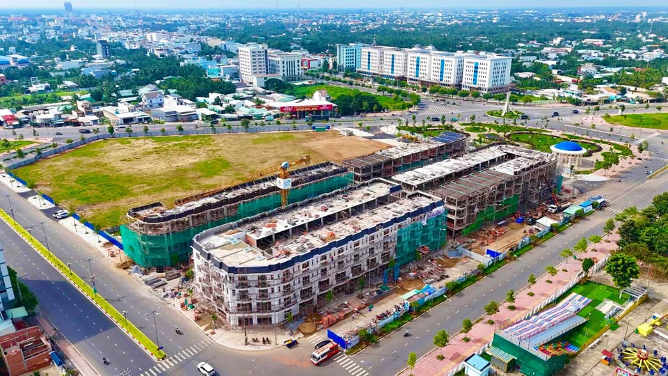 Bán nhà phố mặt tiền tại Quảng Trường Mỹ Tho, tỉnh Tiền Giang