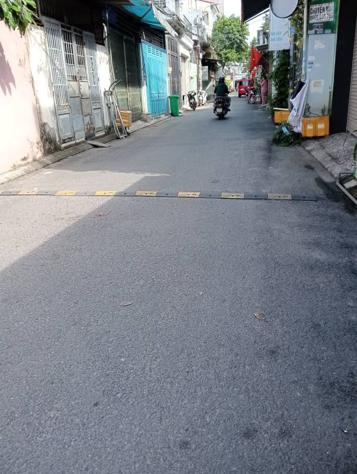 Nhà 2 tầng, đường ô tô vào, gần ủy ban nhân dân Quận 12, 4,7 tỷ