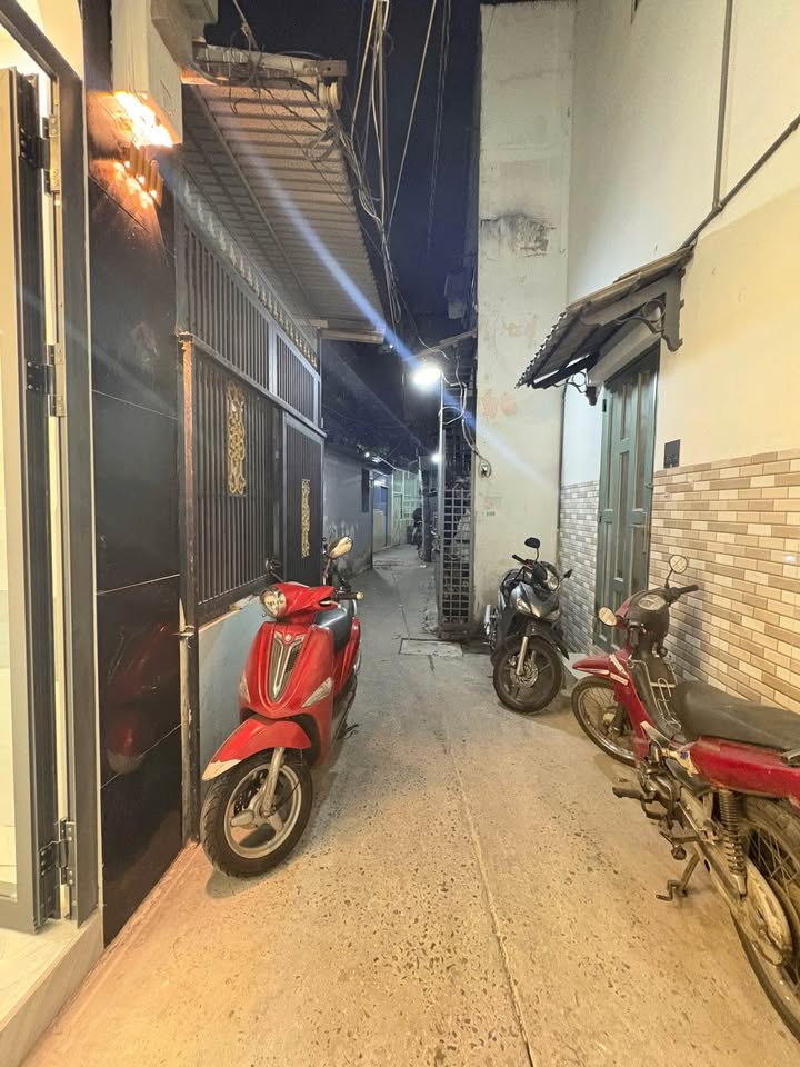 Nhà sổ hồng riêng, hoàn công đủ, hẻm thông 3m tại Quận 8