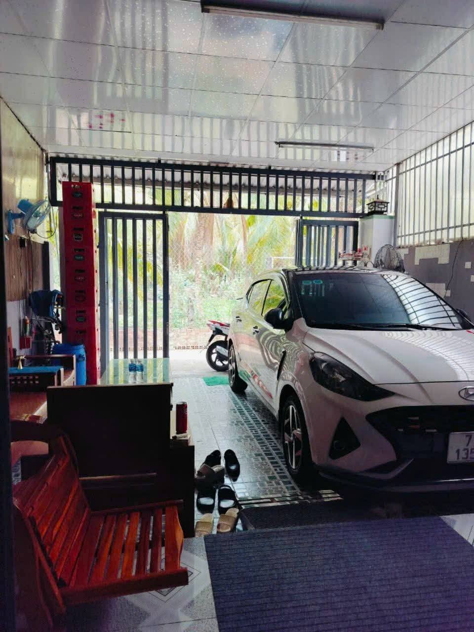 Nhà mới 90% tại Phú Hưng, Bến Tre sân rộng thoáng, gần trường học