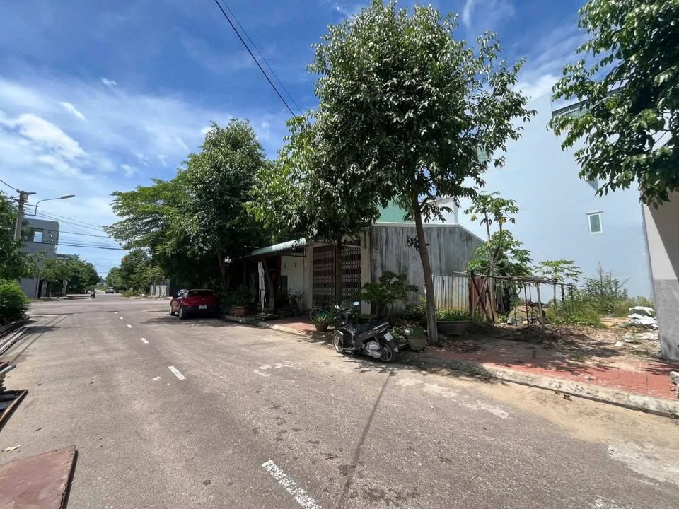 Bán nhanh lô đất mặt tiền đường 14m, 64m2, hướng Đông Bắc, giá 2 tỷ tại Bình Định