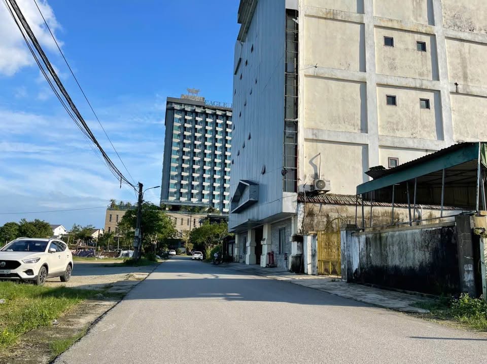 Đất vàng lối 2 QL1A, Hà Tĩnh 270m2 hướng Đông Bắc, đường 10m, giá hời