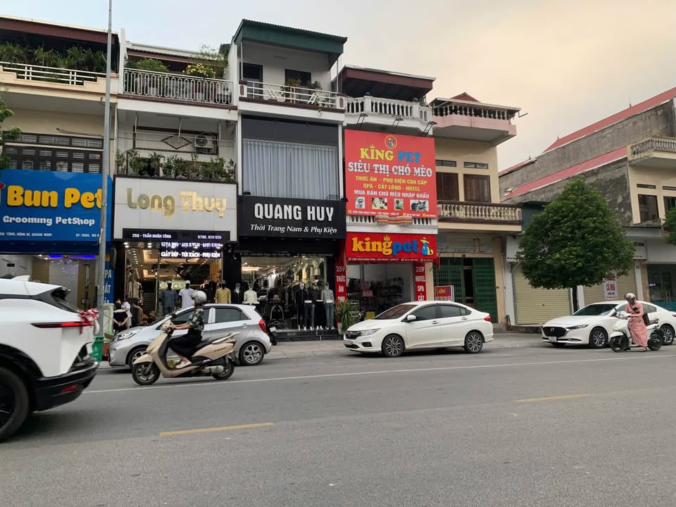 Nhà 2 tầng mặt đường Trần Nhân Tông, Uông Bí - Kinh doanh đắc lợi