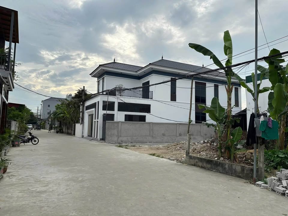 Lô góc hai mặt tiền, 100m2, hướng Đông Nam, giá nhỉnh 3 tỷ