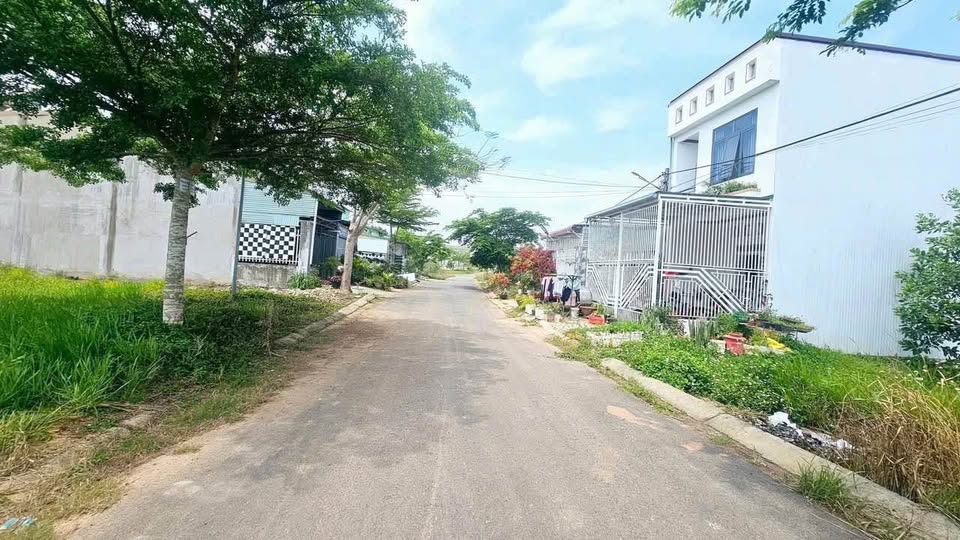 Đất vàng Lộc Sơn - Lộc Phát 2 mặt tiền, sổ đỏ sẵn, giá 1.35 tỷ