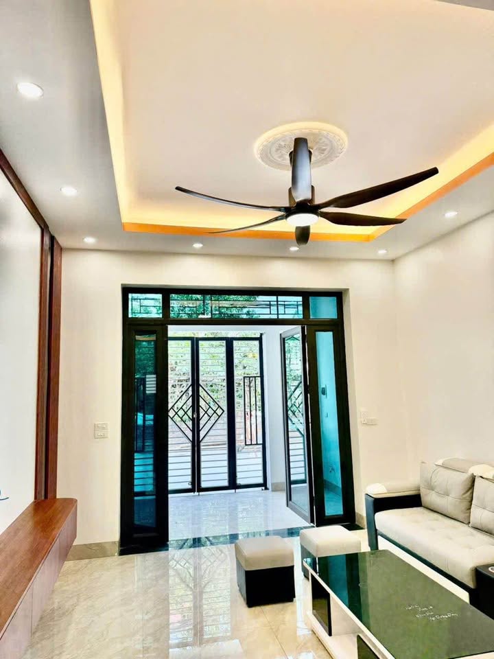 Nhà 3 tầng mới xây, thiết kế hiện đại, ngõ Lê Hồng Phong, ô tô vào tận nhà, giá 4.2 tỷ