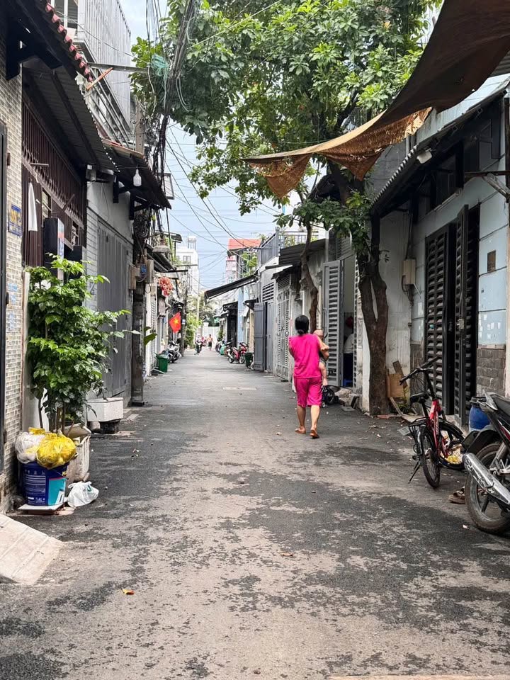 Tọa lạc tại vị trí đắc địa thuộc Tân Thới Hiệp, Hóc Môn, gần kề Metro