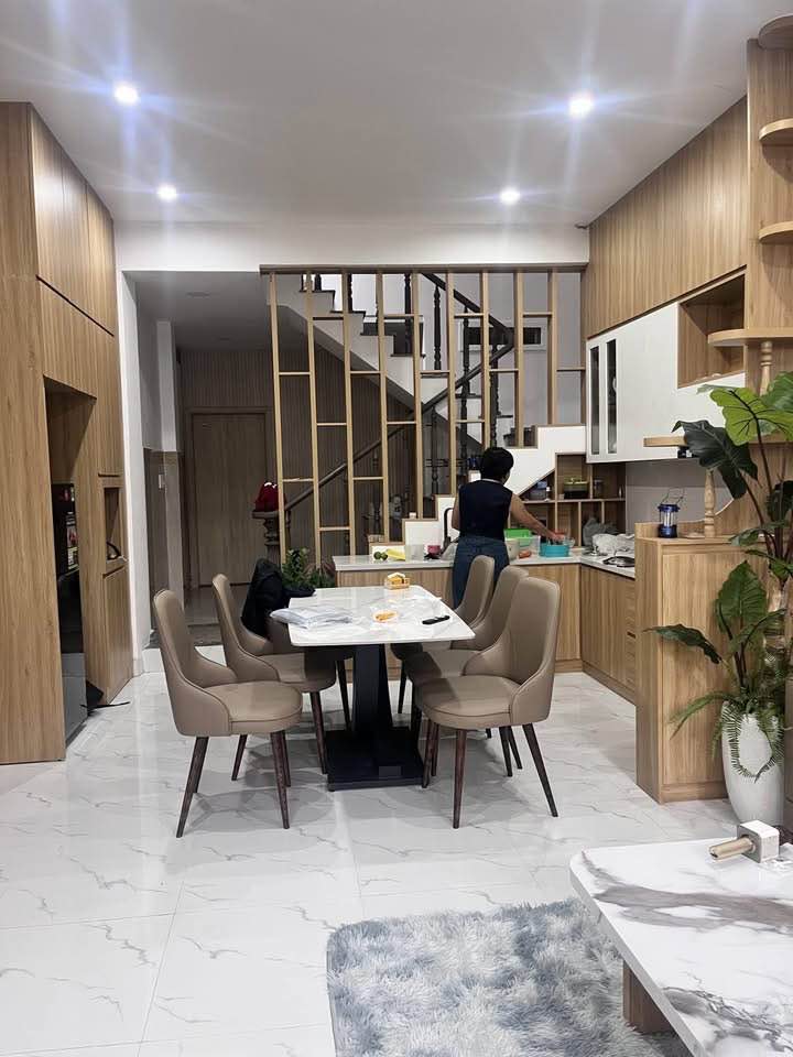 Nhà 2 tầng kiên cố, kiệt Lê Duẩn, gần chợ Cồn