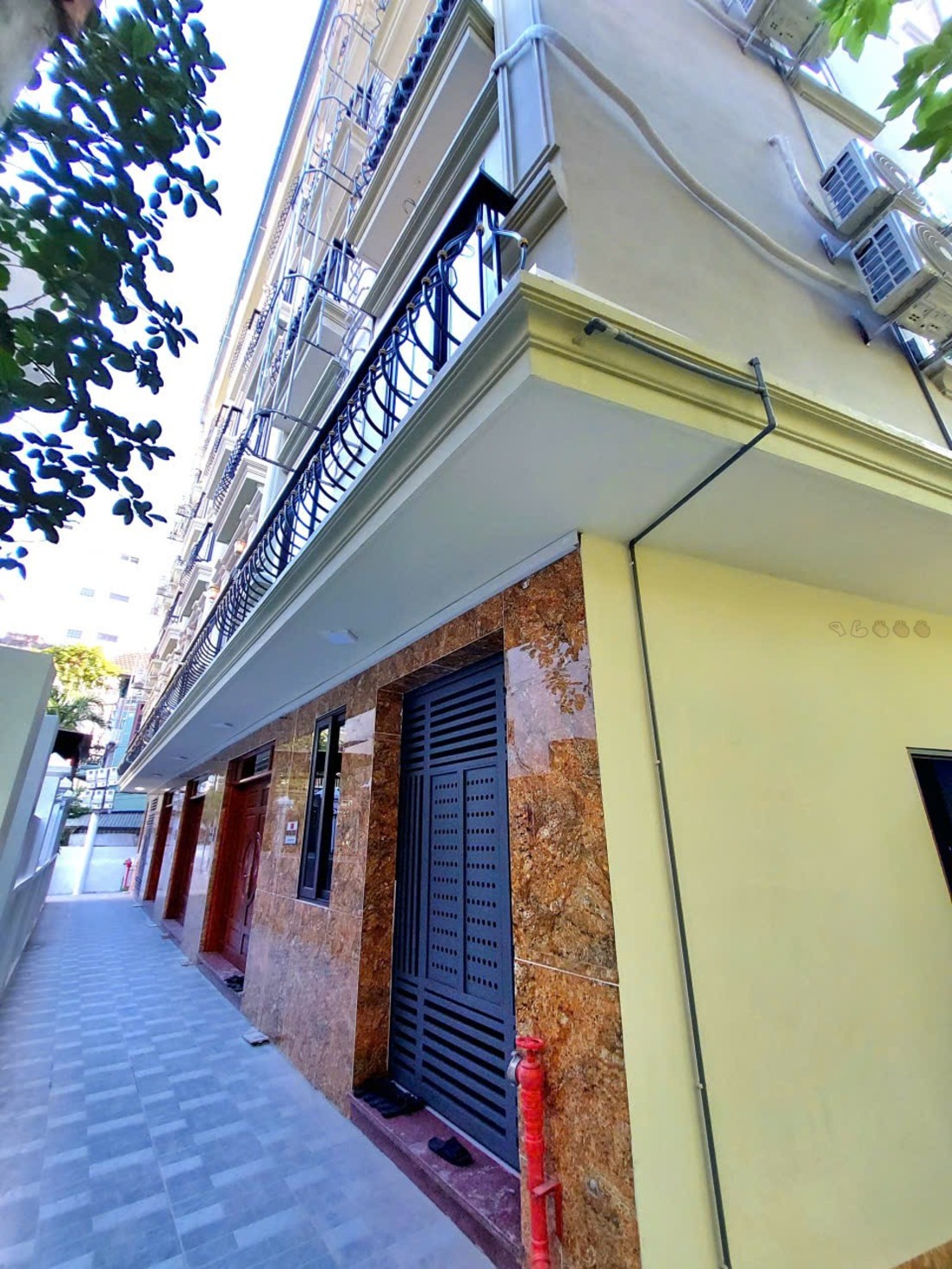 Nhà 7 tầng thang máy, full nội thất, gần ĐH Công Nghiệp, giá 7 tỷ