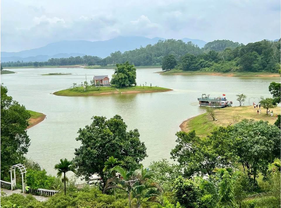 Bán đất 100m2 full thổ, sát hồ Đồng Mô, sân golf, đường ô tô tránh