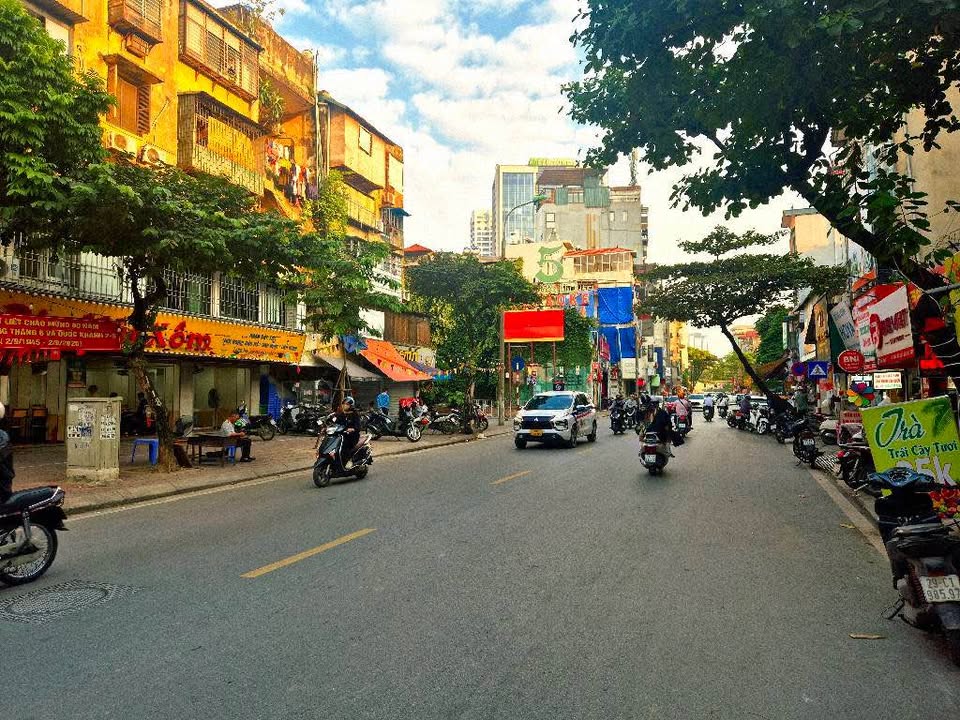 Căn hộ tập thể góc tầng 2, 60m2, có sân vườn chill chill, chỉ hơn 3 tỷ