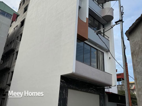 Nhà 3 tầng kiên cố, vị trí đắc địa gần chợ, trường học