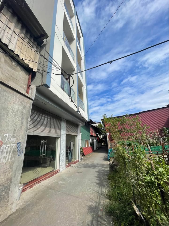 Nhà 4 tầng siêu xinh đang chờ chủ mới tại khu phố Kim Bảng, Phù Khê, Từ Sơn, Bắc Ninh đây ạ