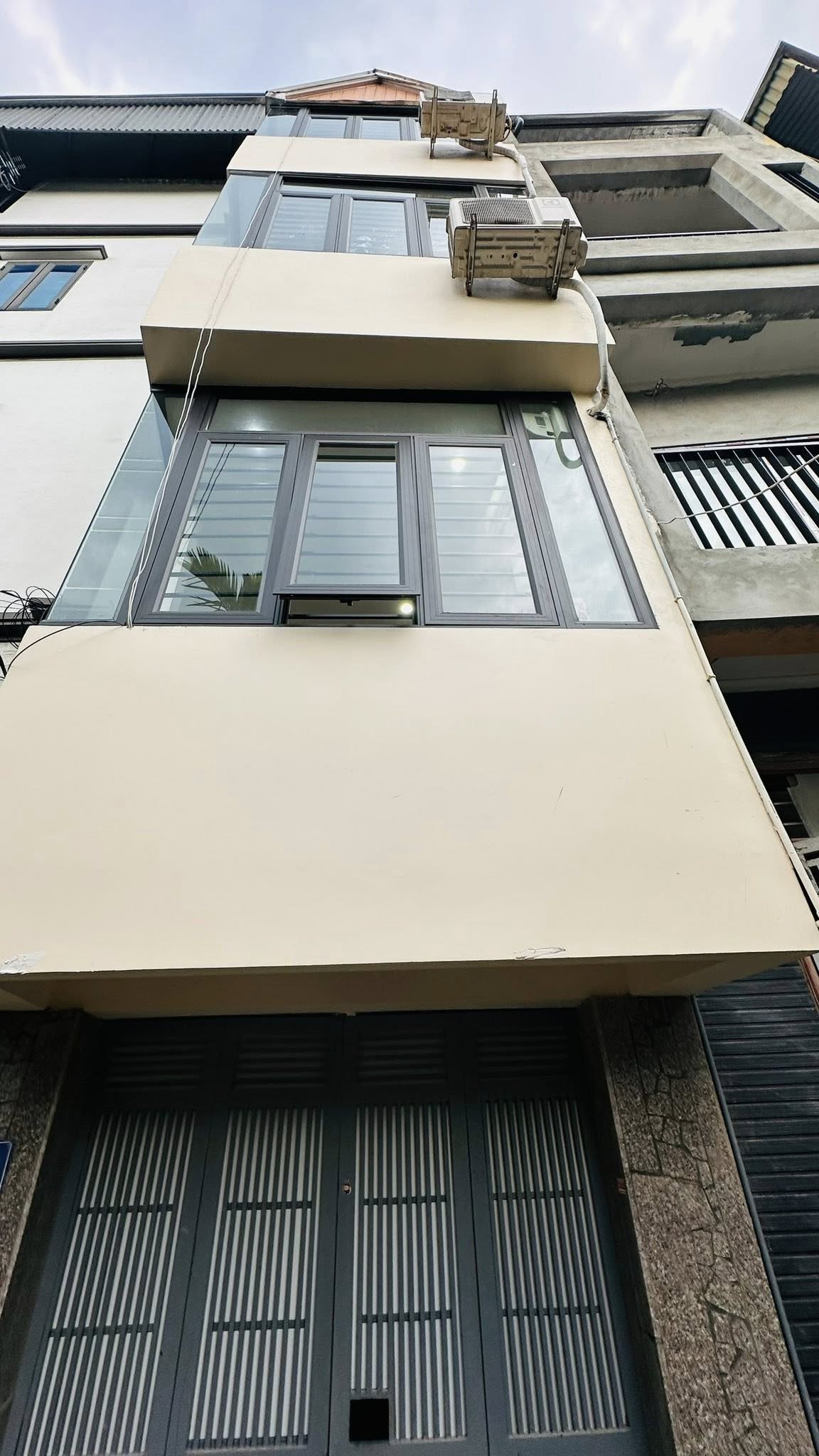 Nhà độc lập 4 tầng mặt ngõ 5m ô tô tránh, nội thất xịn sò - Phú Lương, Hà Đông