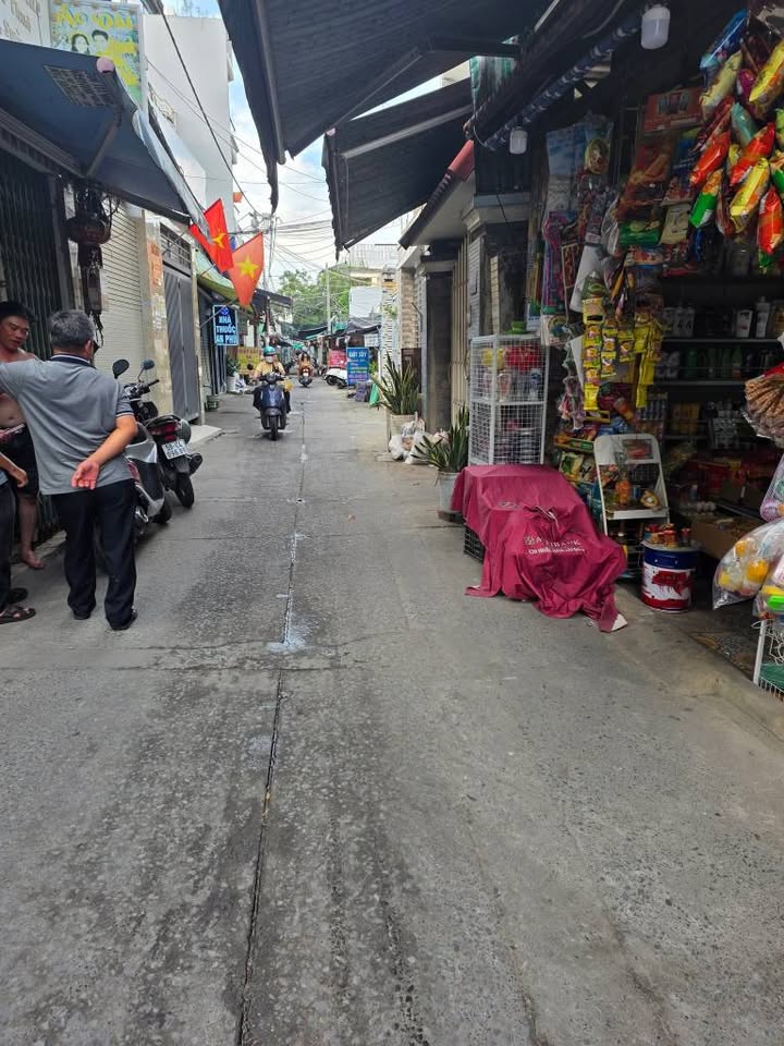 Nhà mặt tiền kinh doanh Nguyễn Văn Quỳ, quận 7 - 3.69 tỷ