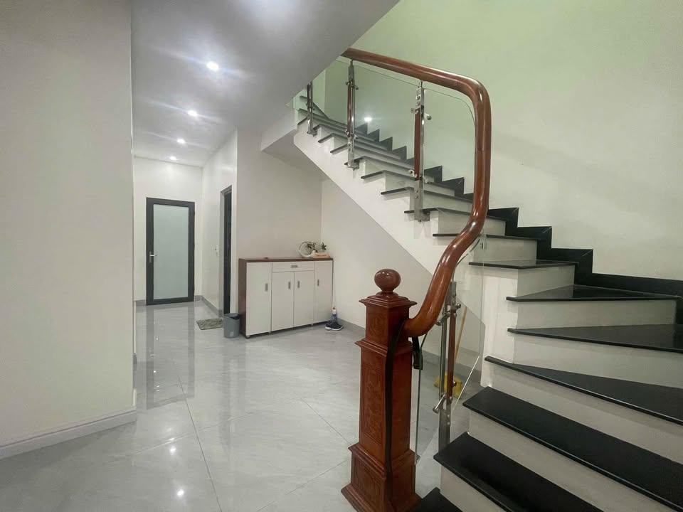 Nhà 3 tầng 106m² mặt tiền 6m tại khu dân cư Tỉnh ủy, Vĩnh Yên