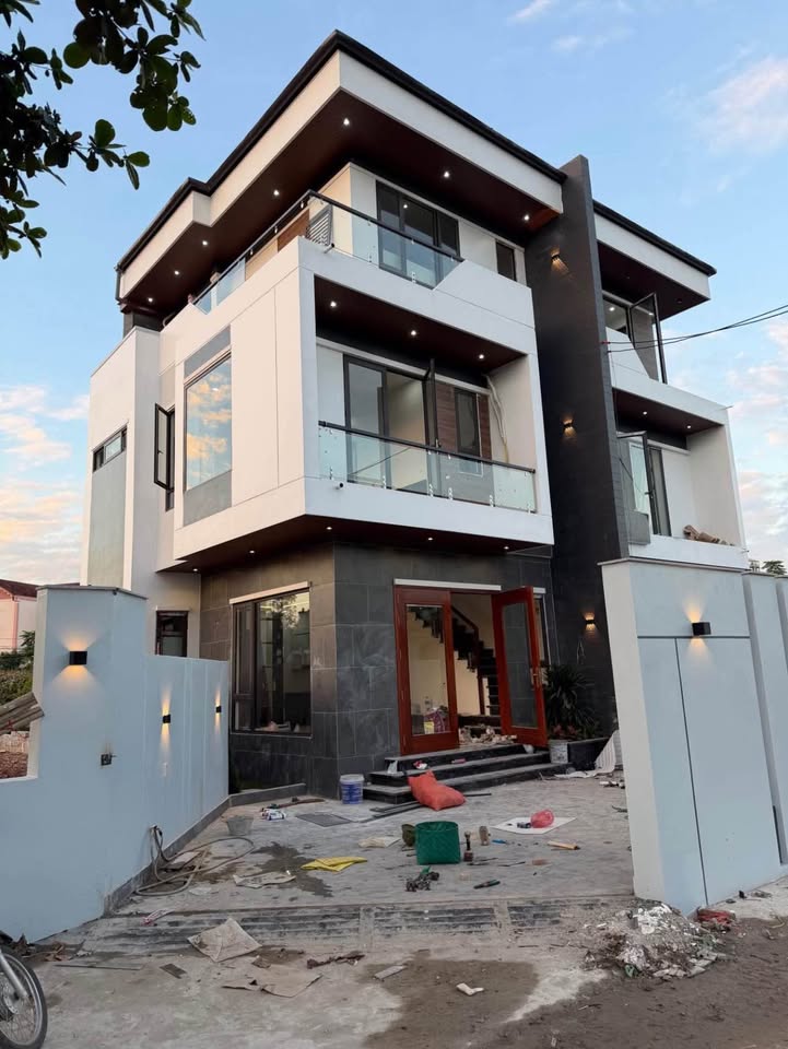 Biệt thự Đồng Quang 114m2, 4,68 tỷ, ô tô tránh, cửa ngõ phía Đông Nam