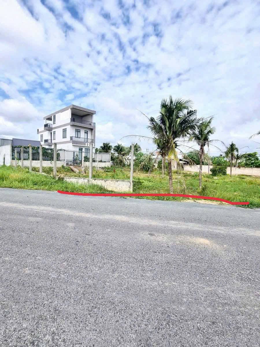 Mặt tiền đắc địa, 2300m2, mặt tiền 68m, ngay nút giao cầu Rạch Miễu 2, Bến Tre