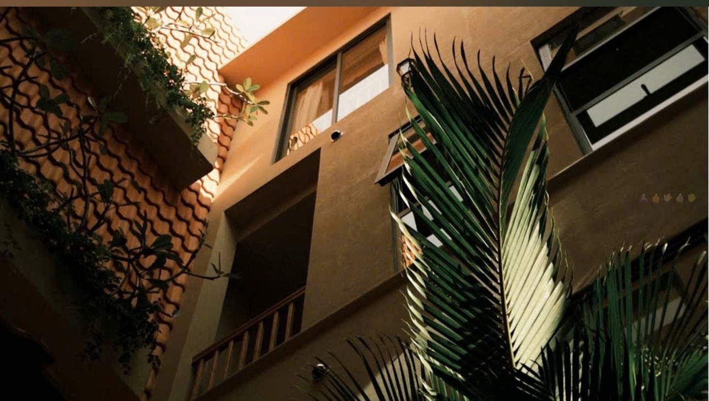 Boutique Hotel 4 tầng tum, 150m2, mặt tiền 15m, dòng tiền 180 triệu/tháng, sát biển Mỹ Khê