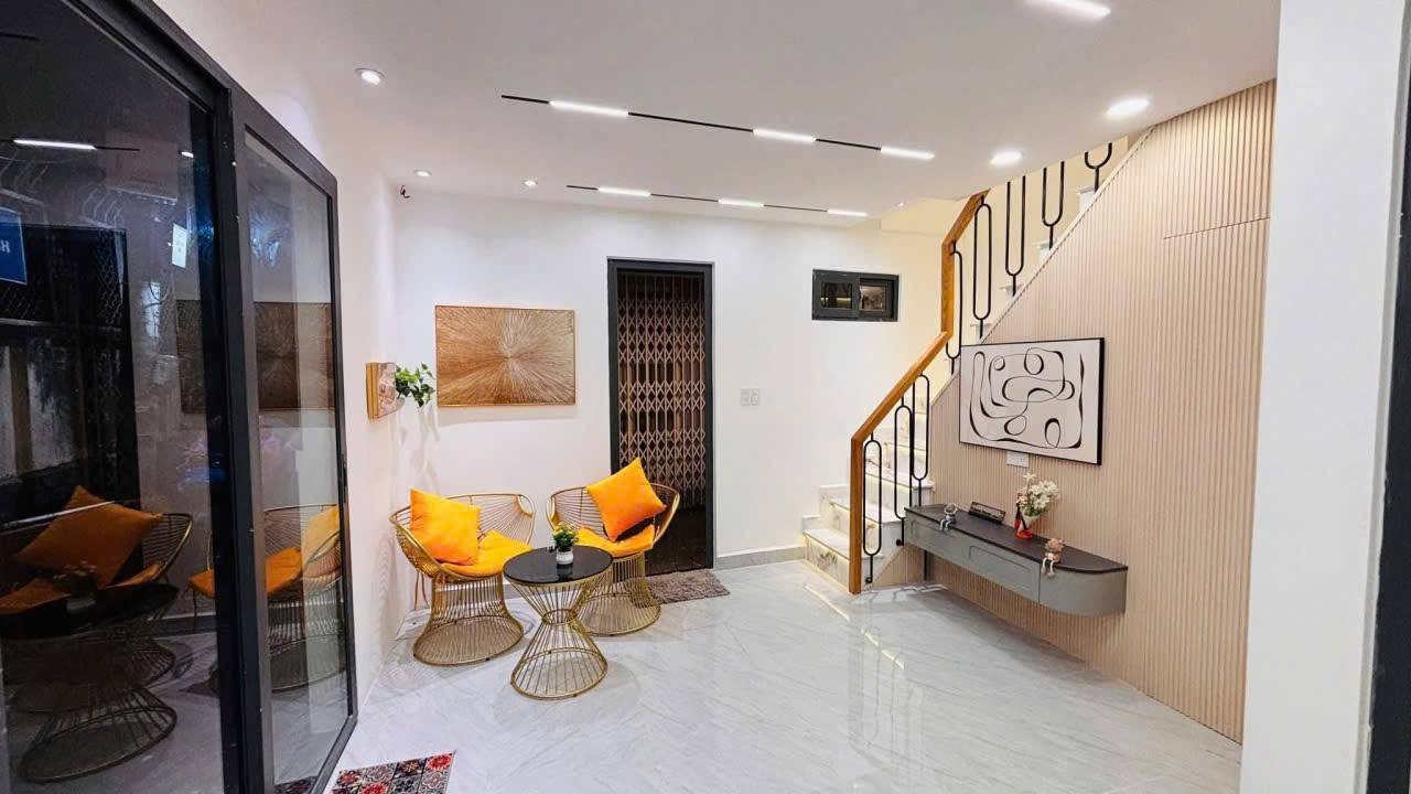 Cho thuê nhà mới xây 3 phòng ngủ, hẻm thông thoáng tại Phú Nhuận