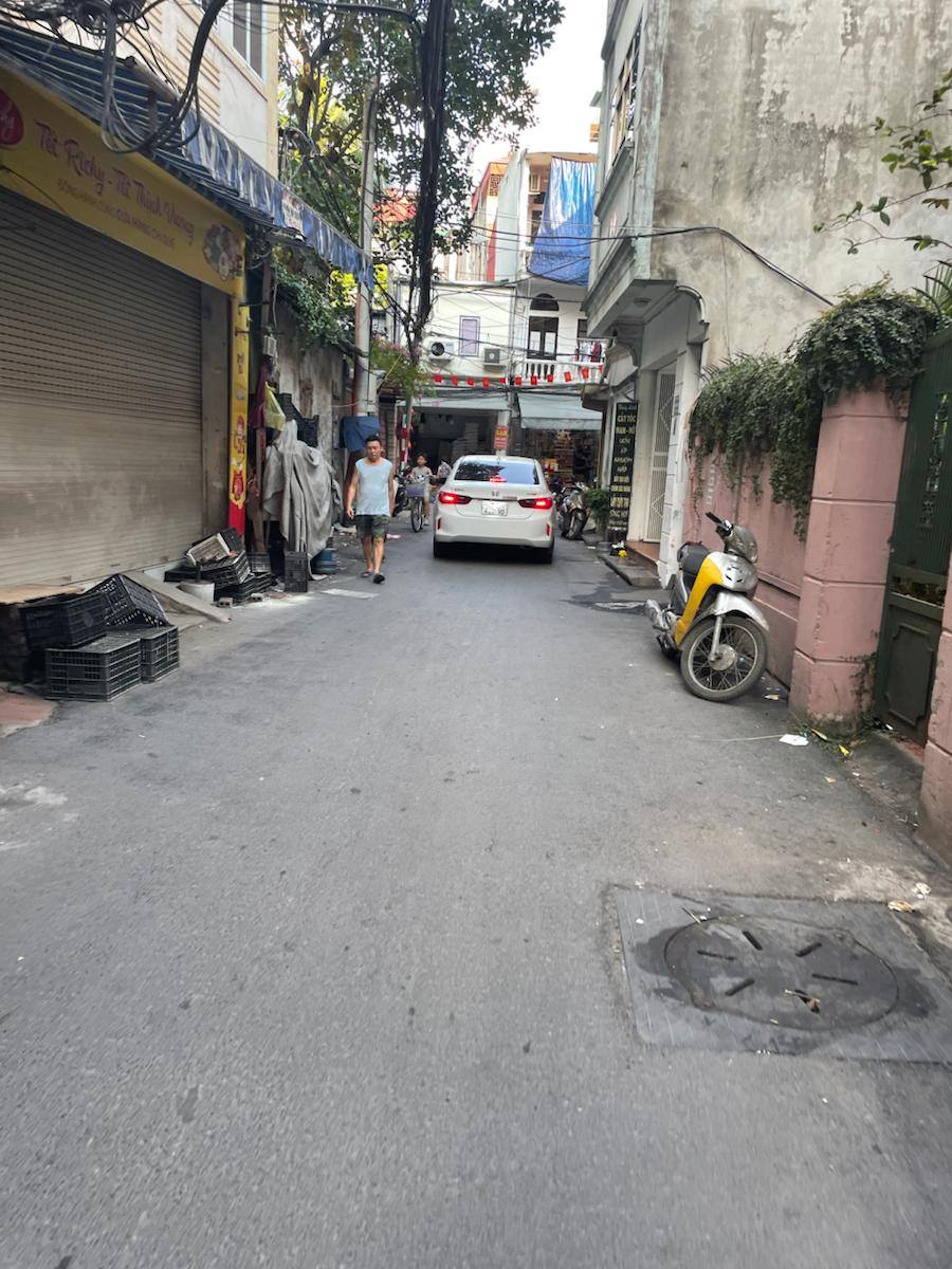 Nhà 5 tầng, 41m2 Bạch Mai, 5 phòng ngủ, 30m ra ô tô tránh, 5 phút tới Hồ Gươm