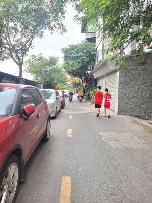 Tọa lạc tại Phố Hồng Hà, Quận Ba Đình, Hà Nội, một vị trí đắc địa cho mọi mục đích đầu tư