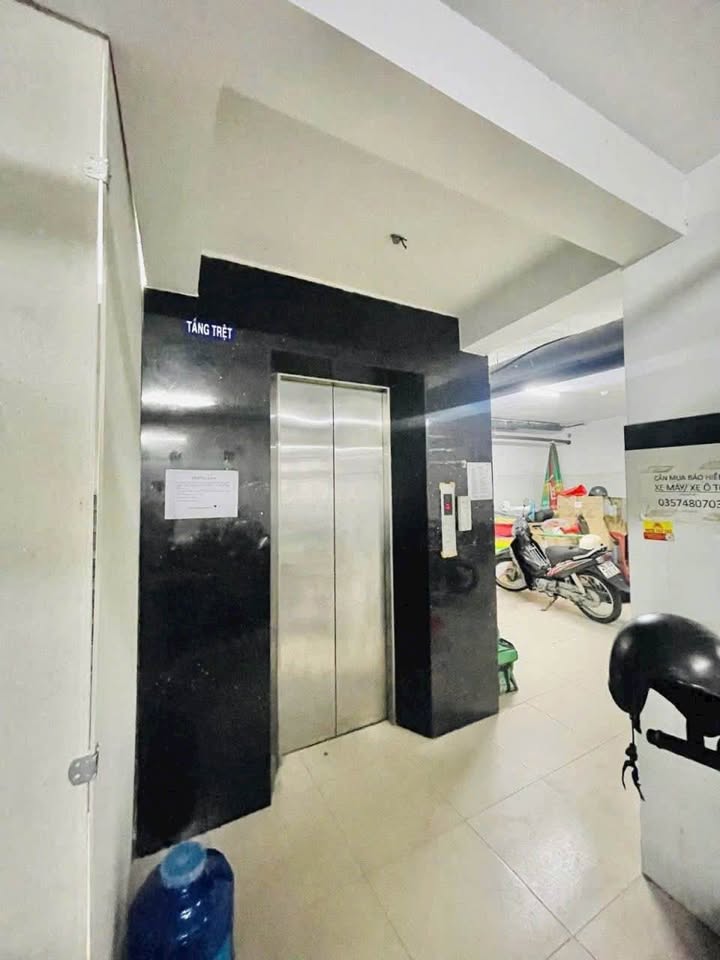 Cho thuê căn hộ dịch vụ 5 tầng thang máy, 51 phòng, Tân Hương, Tân Phú 170m2