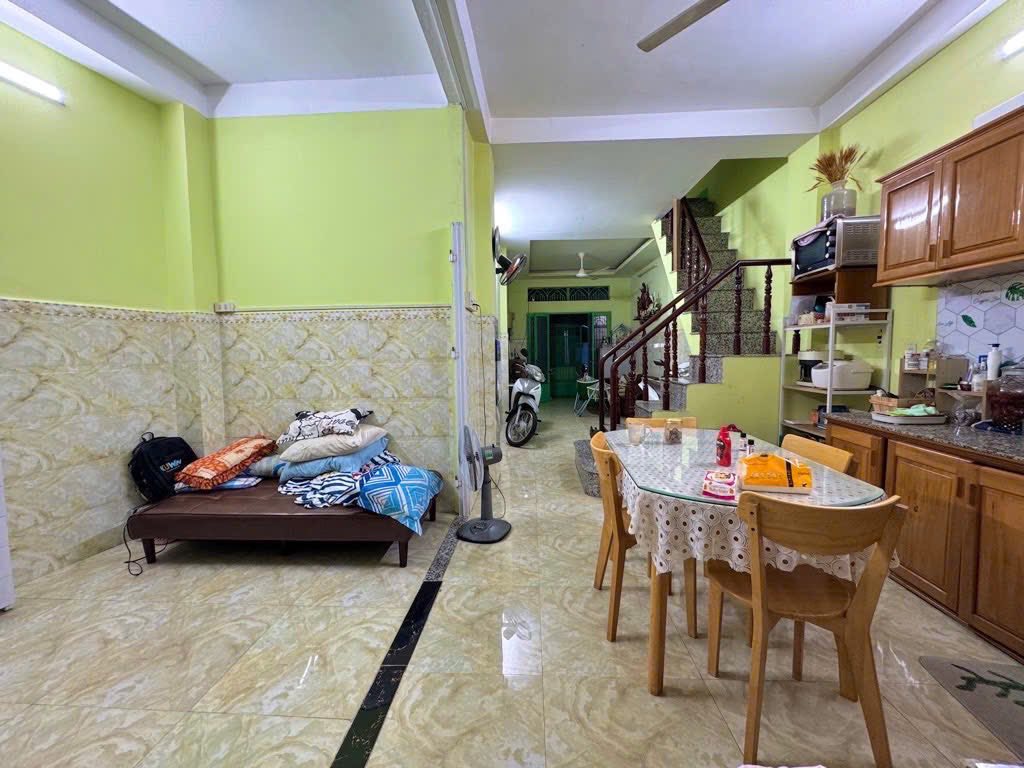 Nhà nở hậu 2 tầng, hẻm yên tĩnh, vị trí đắc địa Quận 3 - 6.3 tỷ