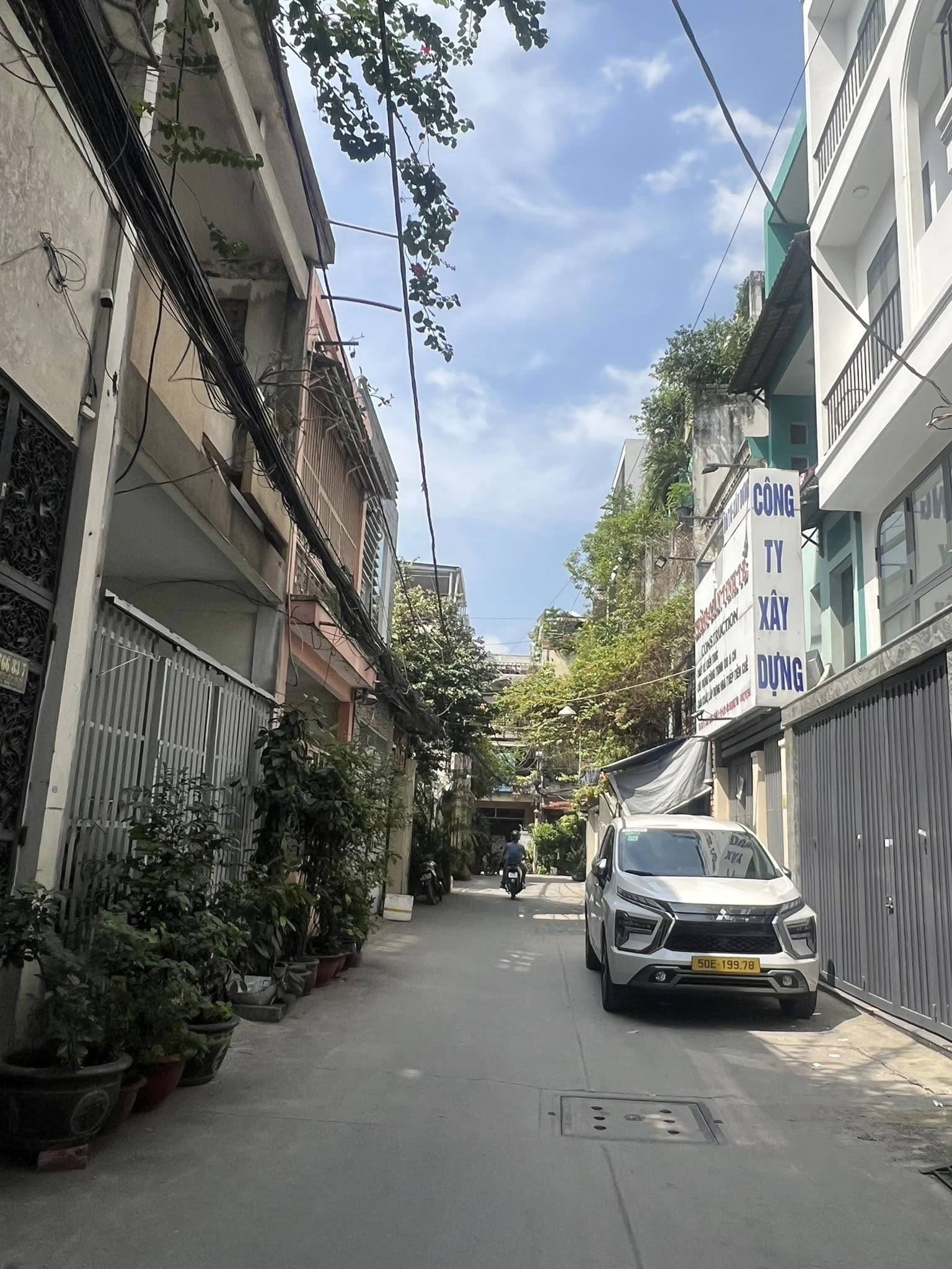 Nhà đẹp 5 tầng, thiết kế hiện đại, hẻm xe hơi thông đường Cách Mạng Tháng Tám