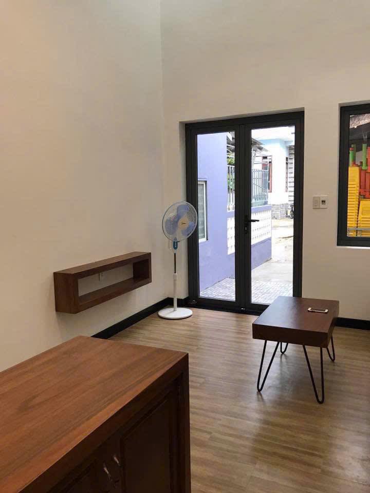 Chào bạn, chúng tôi có một căn nhà gác lửng xinh xắn nằm trong kiệt ô tô rộng rãi