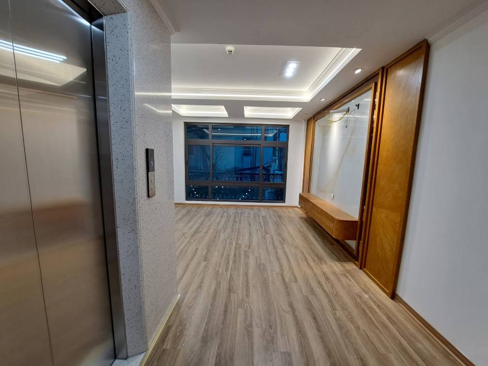 Nhà 6 tầng thang máy Khương Đình vừa ở, vừa cho thuê, tiền vào như nước