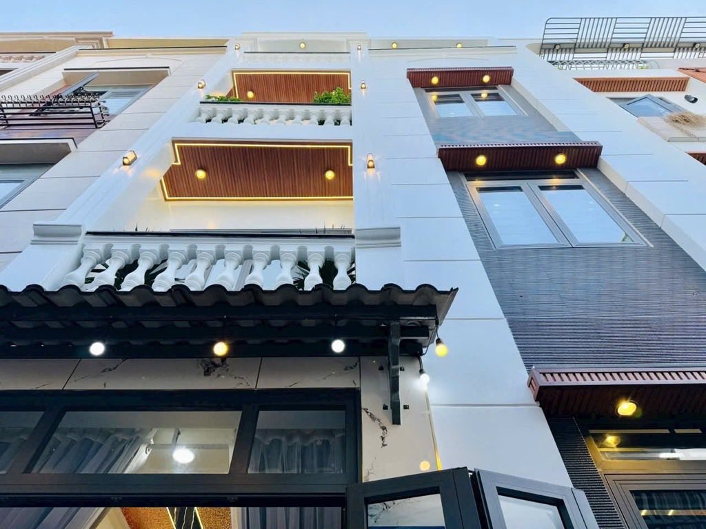 Nhà Gò Vấp ngang 5m, 4 phòng ngủ full nội thất, hẻm xe hơi, sổ vuông A4, 6,35 tỷ