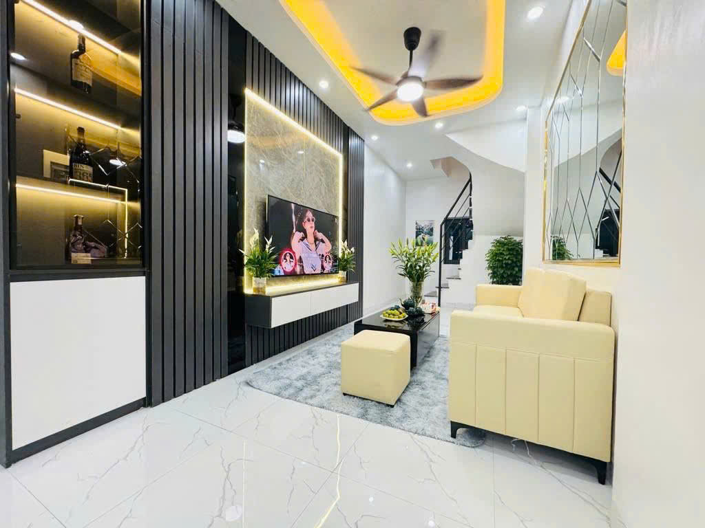 Nhà Hoàng Mai 30m², 4 tầng hiện đại, đầy đủ tiện ích, giá hời!