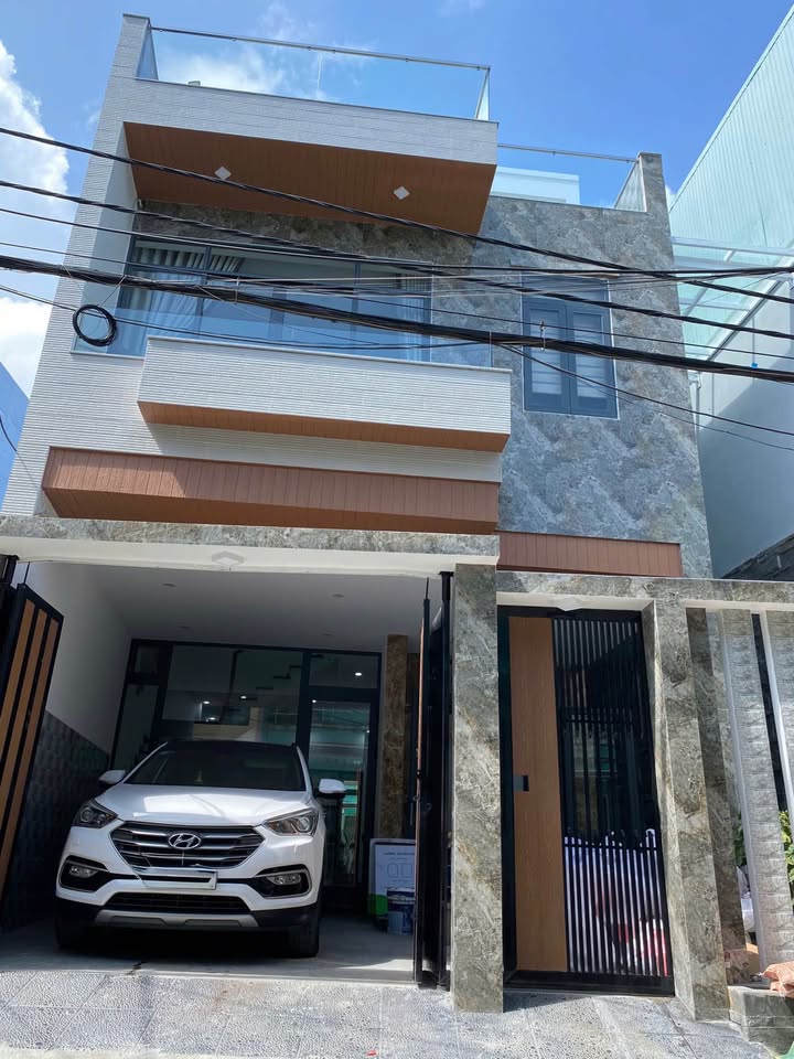 Nhà góc 2 mặt tiền tọa lạc tại vị trí trung tâm thành phố Đà Nẵng, khu vực sầm uất