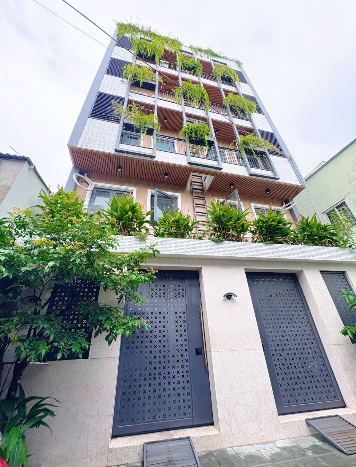 Tọa lạc tại Hưng Hóa, trung tâm Quận Tân Bình, Thành phố Hồ Chí Minh