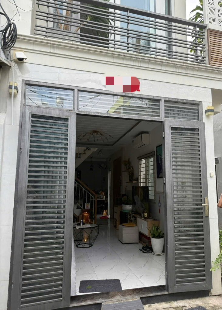 Nhà Tân Bình 3m x 11m, 2 tầng, giá 4,4 tỷ, sổ hồng riêng, sầm uất