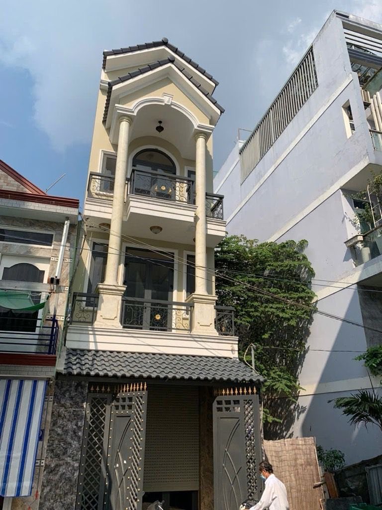 Nhà phố 1 trệt, 4 tầng đúc kiên cố, tọa lạc tại vị trí đắc địa, sát mặt tiền kinh doanh đường Tây Thạnh