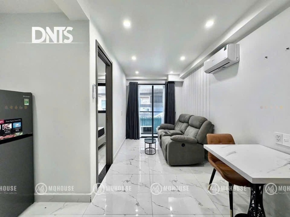 Cho thuê căn hộ 45m2, có ban công tại đường Đề Thám, quận 1