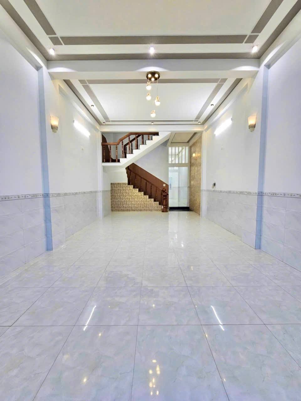 Tọa lạc tại mặt tiền đường Hà Thanh sầm uất, thành phố Quy Nhơn