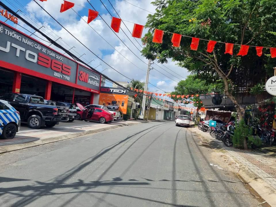 Bến Tre - Nhà mặt tiền kinh doanh cực đỉnh, nở hậu 28m, thu nhập 13 triệu/tháng